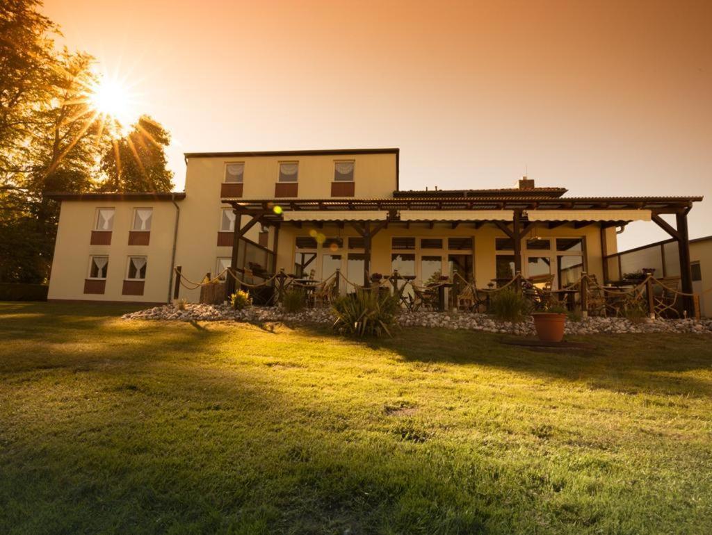 Hotel und Appartements Jägerhof Rügen Lancken-Granitz Exterior foto